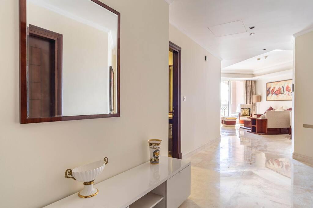 Luxury 1 Bedroom With A Private Beach Taj Granduer Residence At Palm Дубай Екстер'єр фото